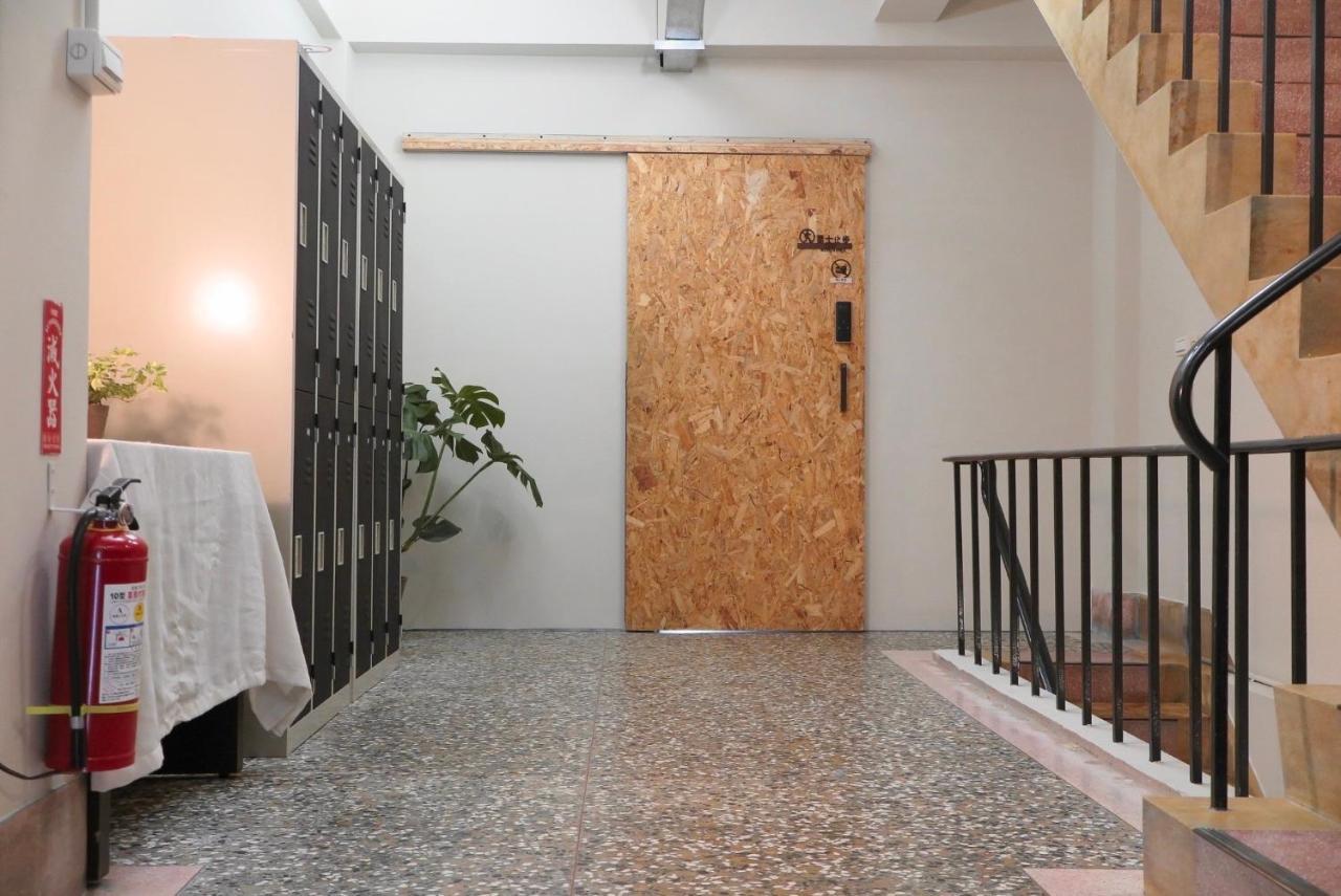 Walk Home Hostel Чиай Сити Екстериор снимка